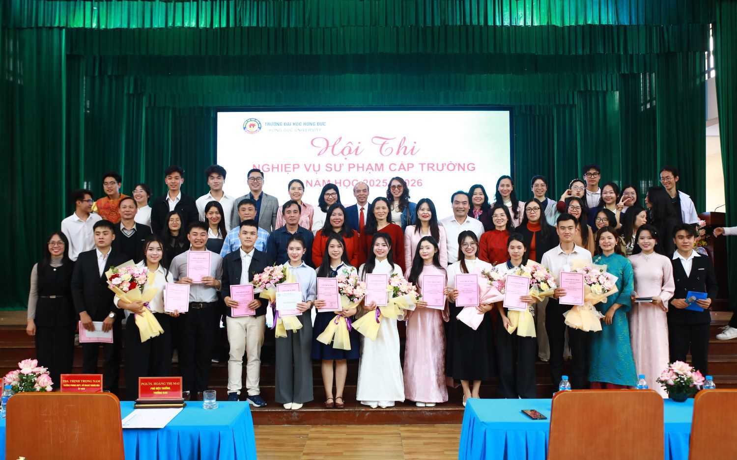 Faculty of Social Sciences Students Win Overall First Prize  at the University-Level Teaching Skills Contest